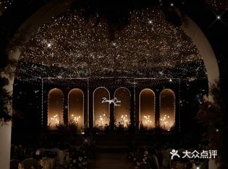 香槟色婚礼在纪念碑谷中的香槟色繁花星 云