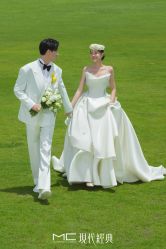 -现代经典婚纱摄影