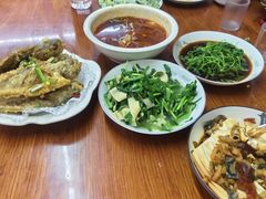-胡子饮食店