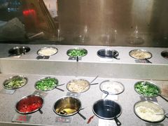 自助调料区-顺德公广东猪肚鸡·煲仔饭(白石洲店)