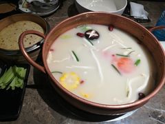 -三人行骨头王火锅(长寿店)