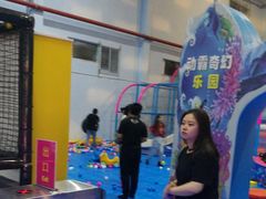 -嘿哟动霸CHUA·新潮玩运动娱乐中心·蹦床滑冰团建乐园