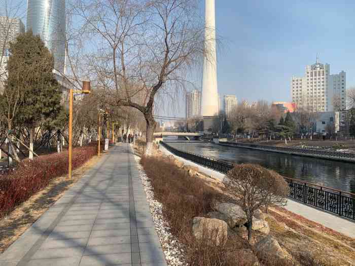 南运河带状公园-"这是九月末在带状公园散步时拍摄的. 感.