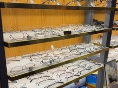 -优医视平价眼镜蔡司依视路折扣工厂店(十里堡店)