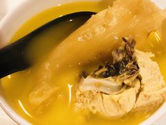 -鲜入围煮花胶鸡海鲜火锅