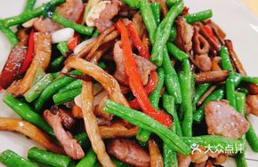 Stir-Fried Tea Tree Mushroom with Green Beans and Pork