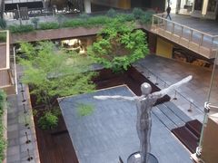 -瑞虹新天地月亮湾