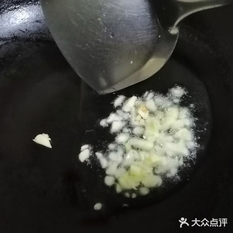 秋季的蔬菜不比春夏差，最爱香软的～清炒油麦菜！