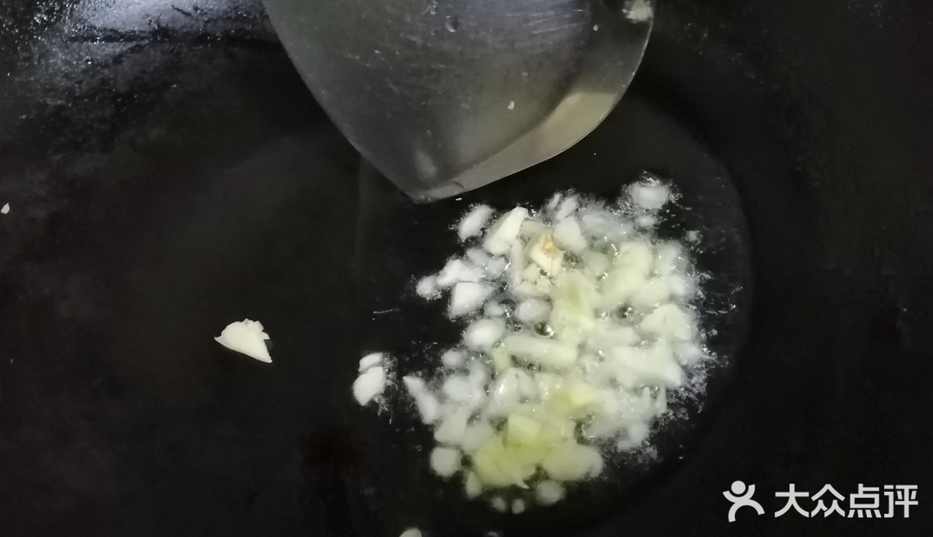 秋季的蔬菜不比春夏差，最爱香软的～清炒油麦菜！