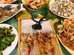 -三亚火车头万人海鲜广场