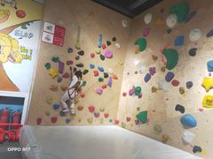 -ROCKPLUS攀岩馆(环宇城店)
