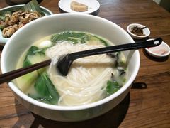 秀才米线-茶花妹子云南餐厅(传媒大学店)