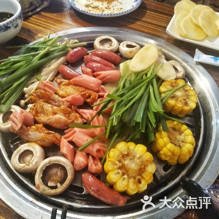 盆钵满东北地炉烤肉