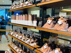 面包甜点陈列柜-Laderach 莱德拉(上海环贸iapm店)