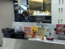 -宫铭烫发染发接发店