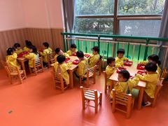 -小门牙好性格托育(北外滩中心)