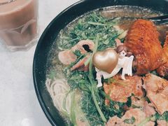 豬潤牛肉皮蛋芫茜米粉-华嫂冰室(尖沙咀店)