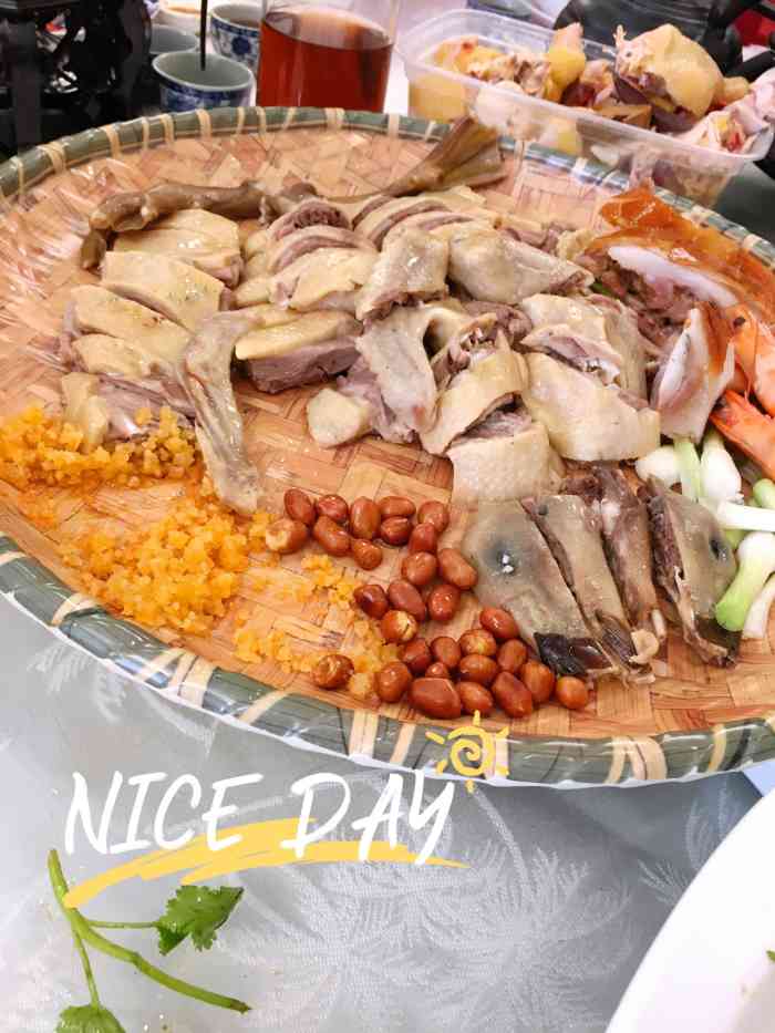 大海湾食家-"差评,坐下来半小时没有开位拿碗,服务员和.