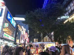 -BHC炸鸡(明洞总店)