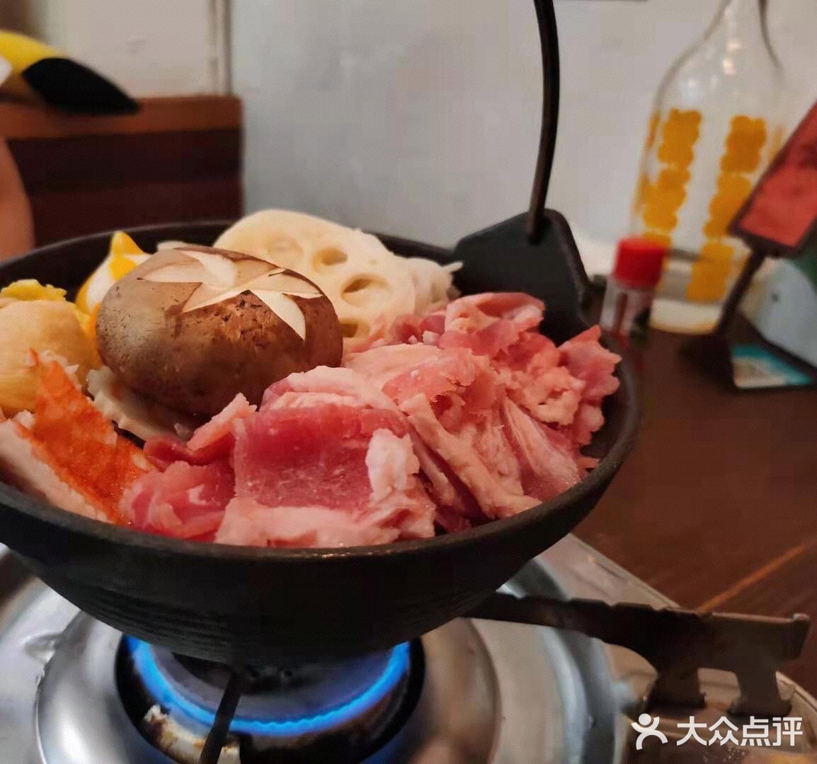 两个人点了五六个菜 都吃完了 总的来说食物不踩雷