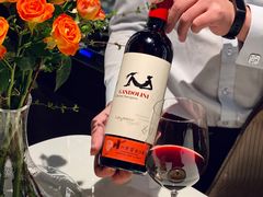 -wineapp葡萄酒餐吧(外滩金融中心店)