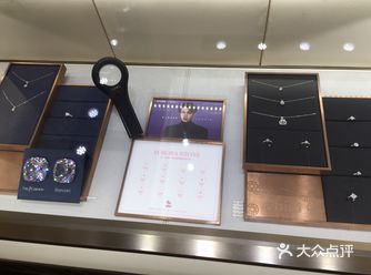 装的非常精致 简洁 接待的工作人员都挺耐心 细致的