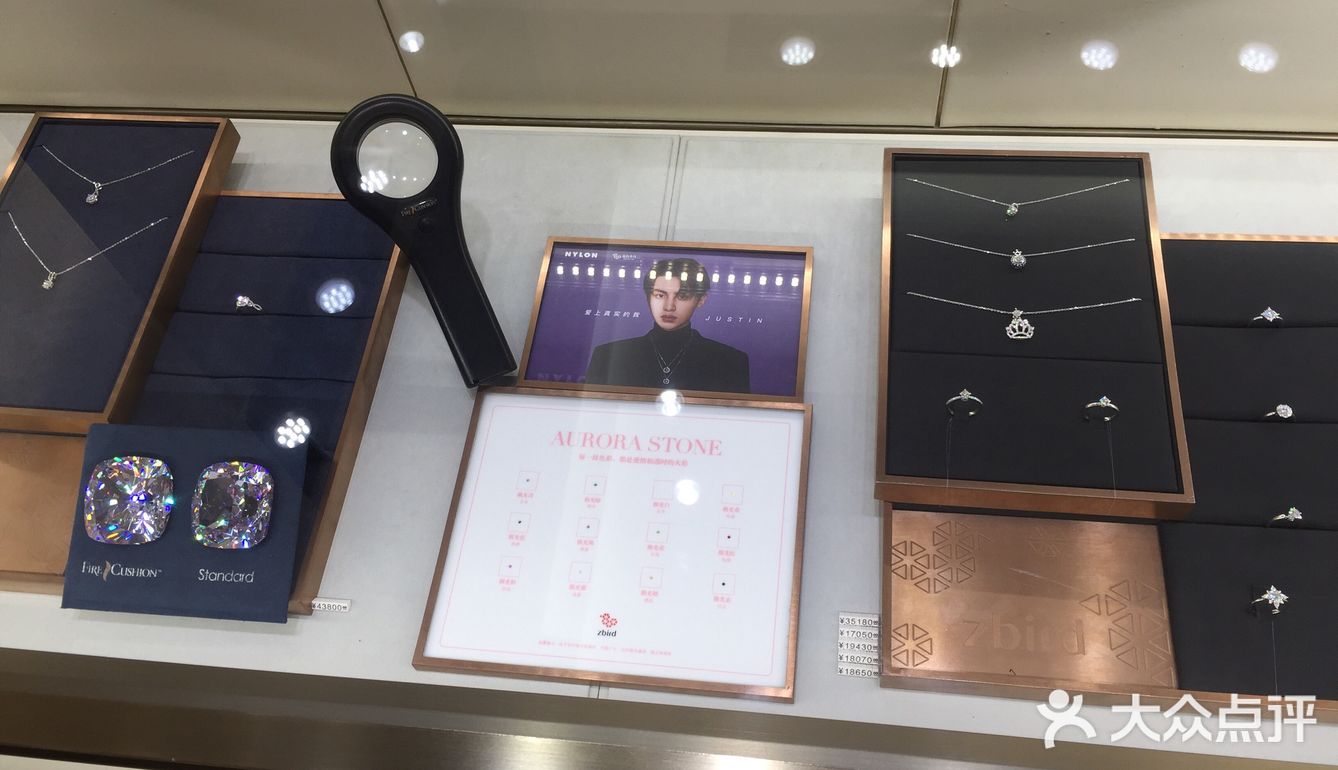 装的非常精致 简洁 接待的工作人员都挺耐心 细致的