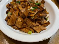 芹菜香干炒肉-肖记公安牛肉鱼杂馆· 省级非物质文化遗产(仁和路店)