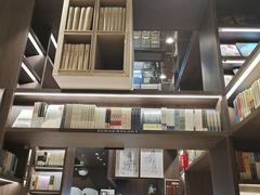 -钟书阁(群光广场店)