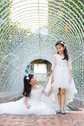 -现代经典婚纱摄影