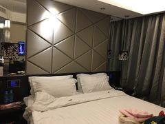 -桔子酒店(上海西藏北路地铁站店)