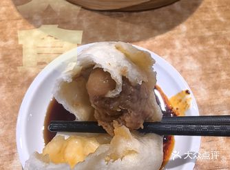 这家云和小笼包太绝了！小笼包皮薄馅大，轻轻咬开