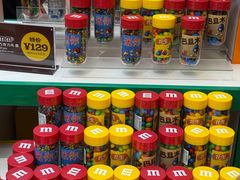 -m豆巧克力世界(上海世茂广场店)