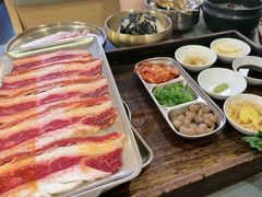 -围炉肉舍•炭烤活鳗•丹东海鲜烤肉(步行街店)