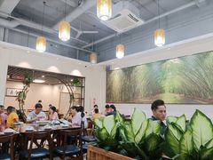大堂-胡须哥网红竹筒菜