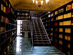 -钟书阁(松江泰晤士小镇店)