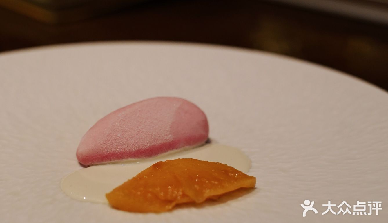 搭配煎蛋造型的迷迭香和芒果酱 萌！