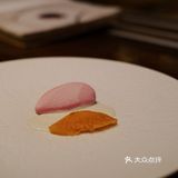 搭配煎蛋造型的迷迭香和芒果酱 萌！