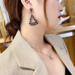 -AI艾耳·专业手工耳洞·穿孔美学馆