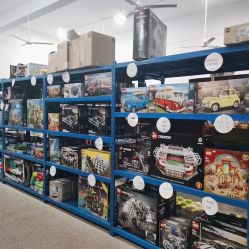 -逝水玩具折扣店