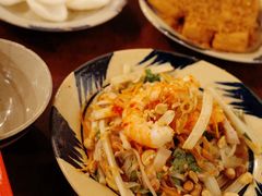 -Cuc Gach Quan Restaurant