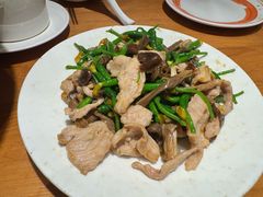 黄瓜花菌香爆猪颈肉-话梅·客家小厨(东门店)