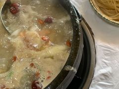 -鲁朗纳麦石锅鸡庄园