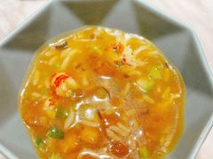 招牌小龙虾红汤泡饭-蜜桃花开·中西融合菜E&W(南长街店)