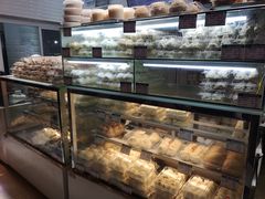面包甜点陈列柜-白玉兰食品(甜云店)