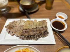 手抓羊肉半斤-贯贯吉·清真餐厅(浙江中路店)