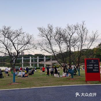 人流我们是周天下午3点出发的，到了快到植物园门口的时