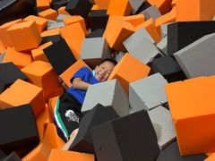 -爱蹦iBOON蹦床运动馆(江汉店)