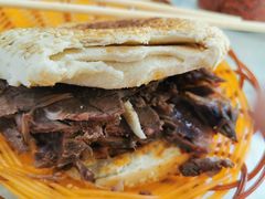 烧饼夹肉-清真喜兰老丁羊汤特色小吃