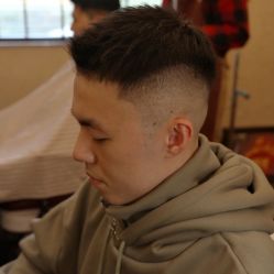 -海文先生国潮烫染男士理发馆